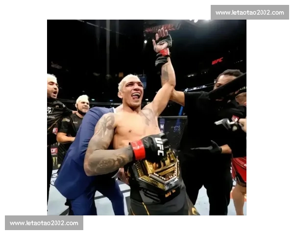 托普里亚 2 分 32 秒弑神！UFC 轻量级王座易主，奥利维拉王朝彻底终结